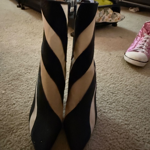 Betsy Johnson black and nude stripedMidi heel Boots - Picture 2 of 2